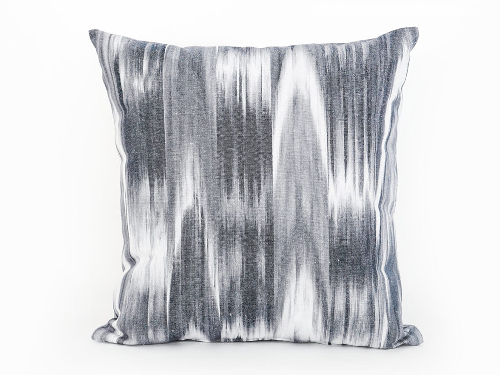 Cojín artesanal modelo 101 en color gris de Teixits Vicens