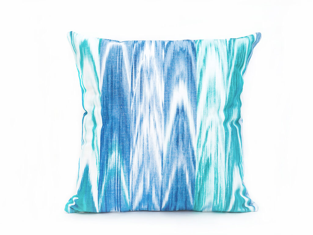 Cojín artesanal modelo 200 en tonos azules con diseño mallorquín de Teixits Vicens