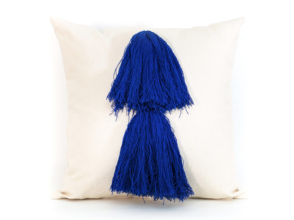 Cojín artesanal modelo Troca en azul de Teixits Vicens