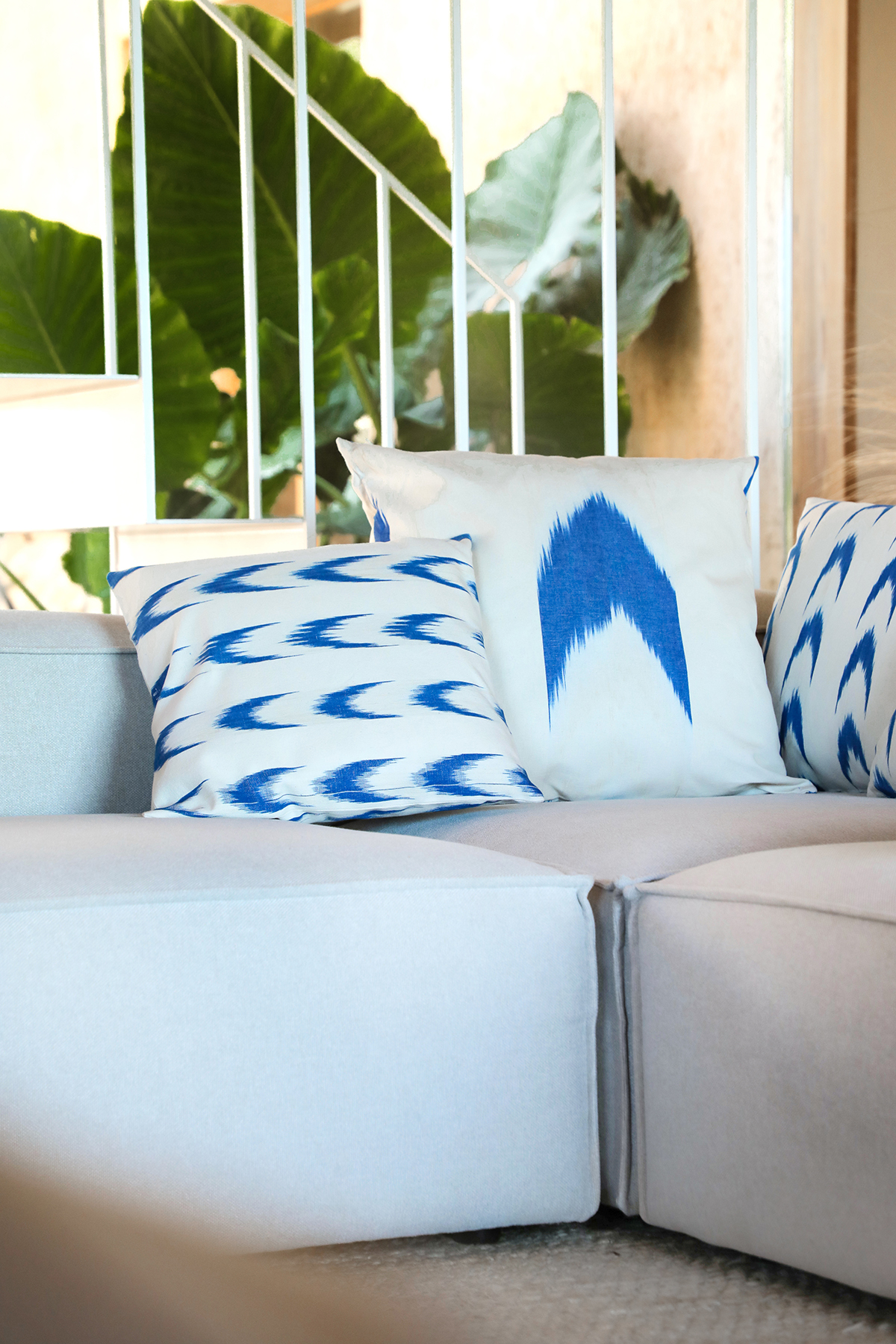 Coixí ikat 60 Blau - Imatge 3