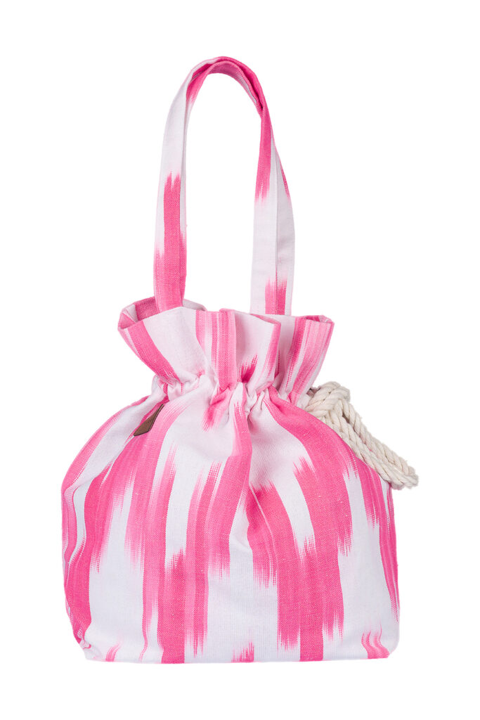 Sacos textiles artesanales de Teixits Vicens en diferentes modelos y tejidos mallorquines