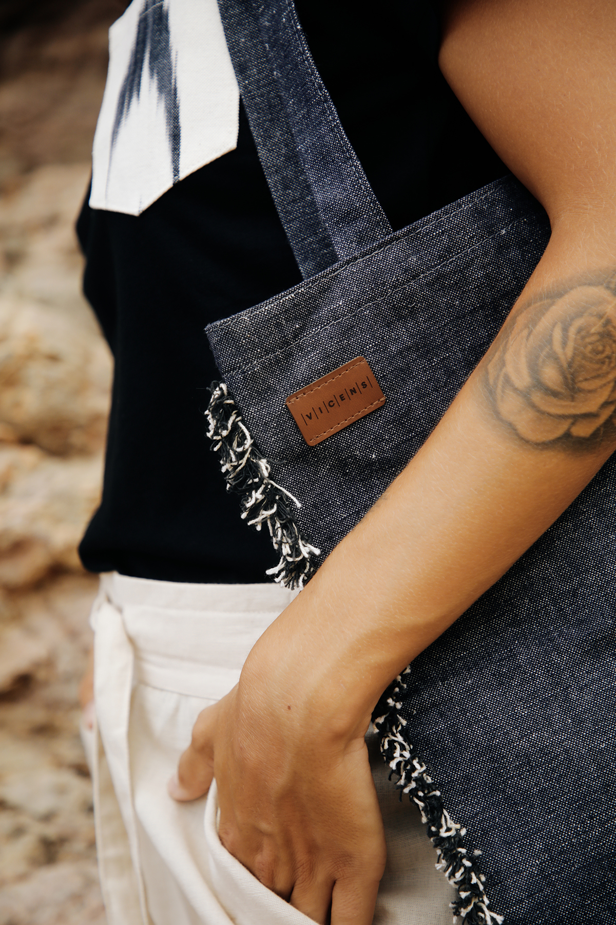 Black T-shirt Black Mallorcan fabric pocket - Image 2