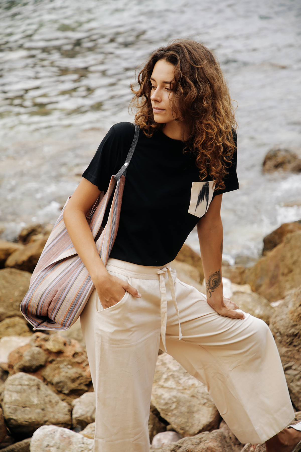 Black T-shirt Black Mallorcan fabric pocket - Image 4