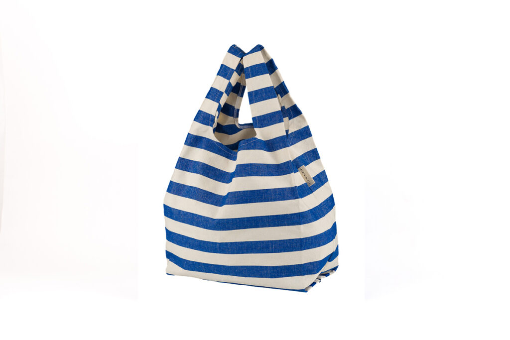 Bolsa de compra con tejido mallorquín modelo 106 en azul de Teixits Vicens