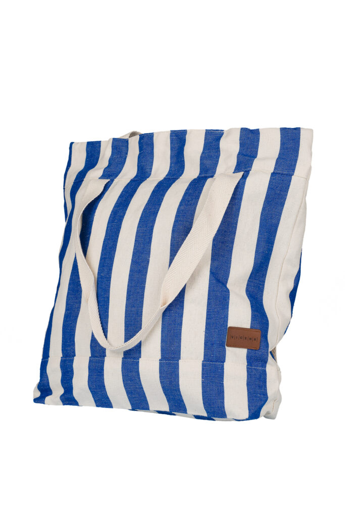 Bolsa redonda artesanal modelo 6 de Teixits Vicens, confeccionada con tela mallorquina