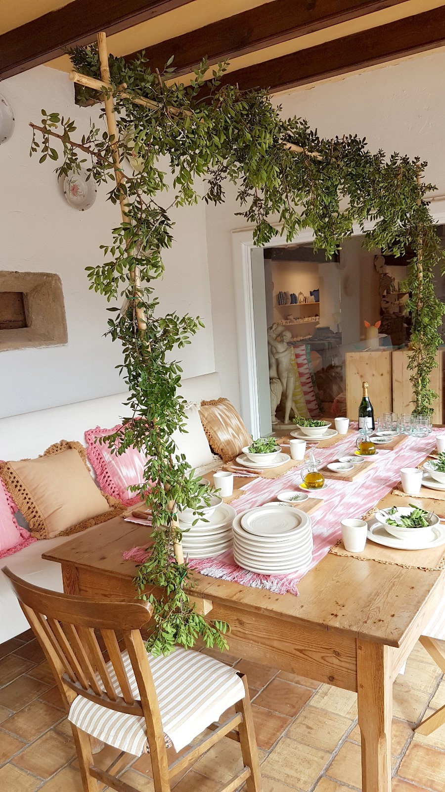 Bodas de primavera con esencia mallorquina: detalles textiles que marcan la diferencia