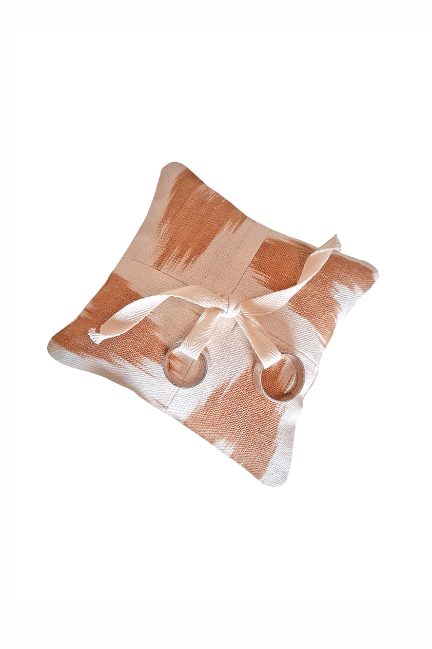 Cojín alianzas tela Mallorquina ikat 61 tostado