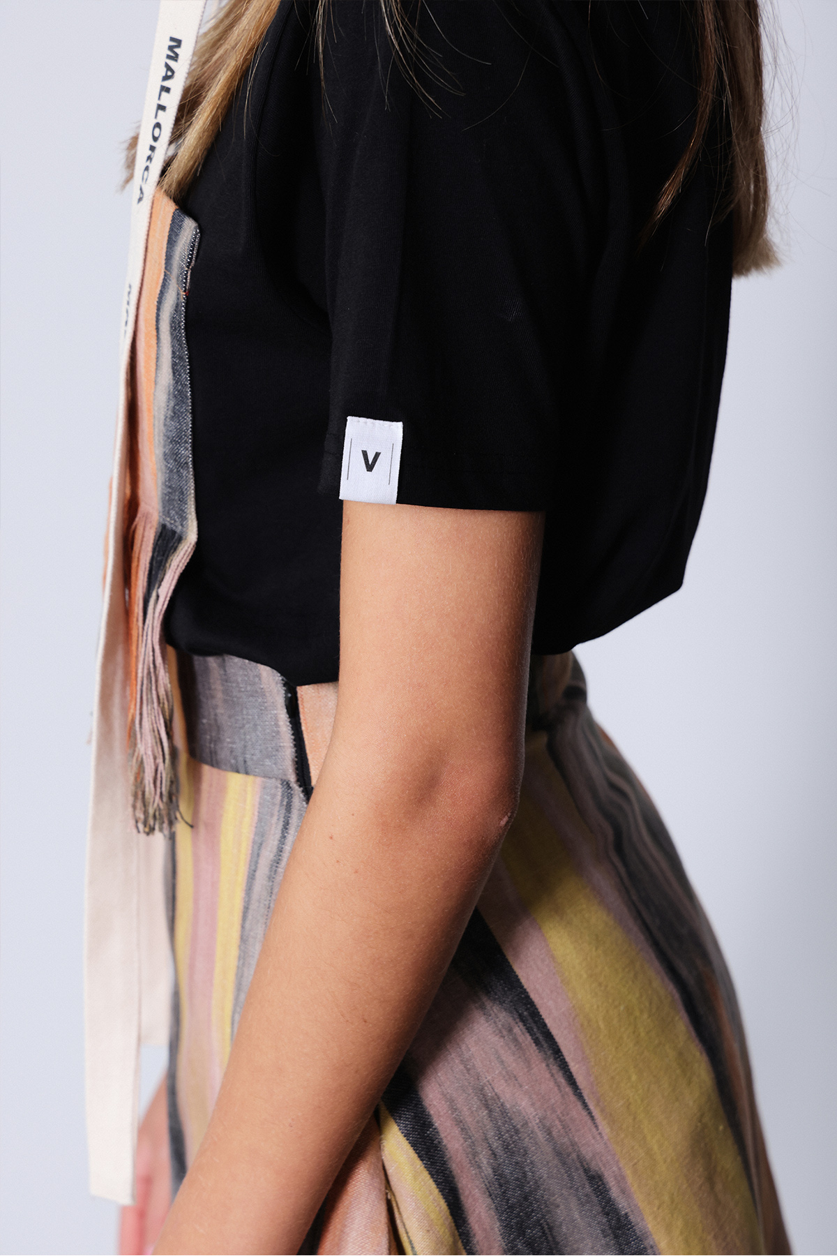 Camiseta negra Bolsillo tela ikat fleco 200 Beige - Image 2