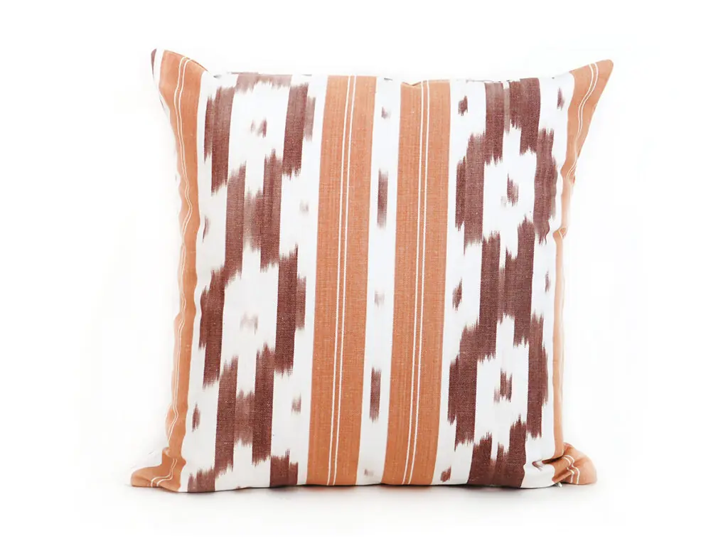 Cojín artesanal modelo 104 en color marrón de Teixits Vicens