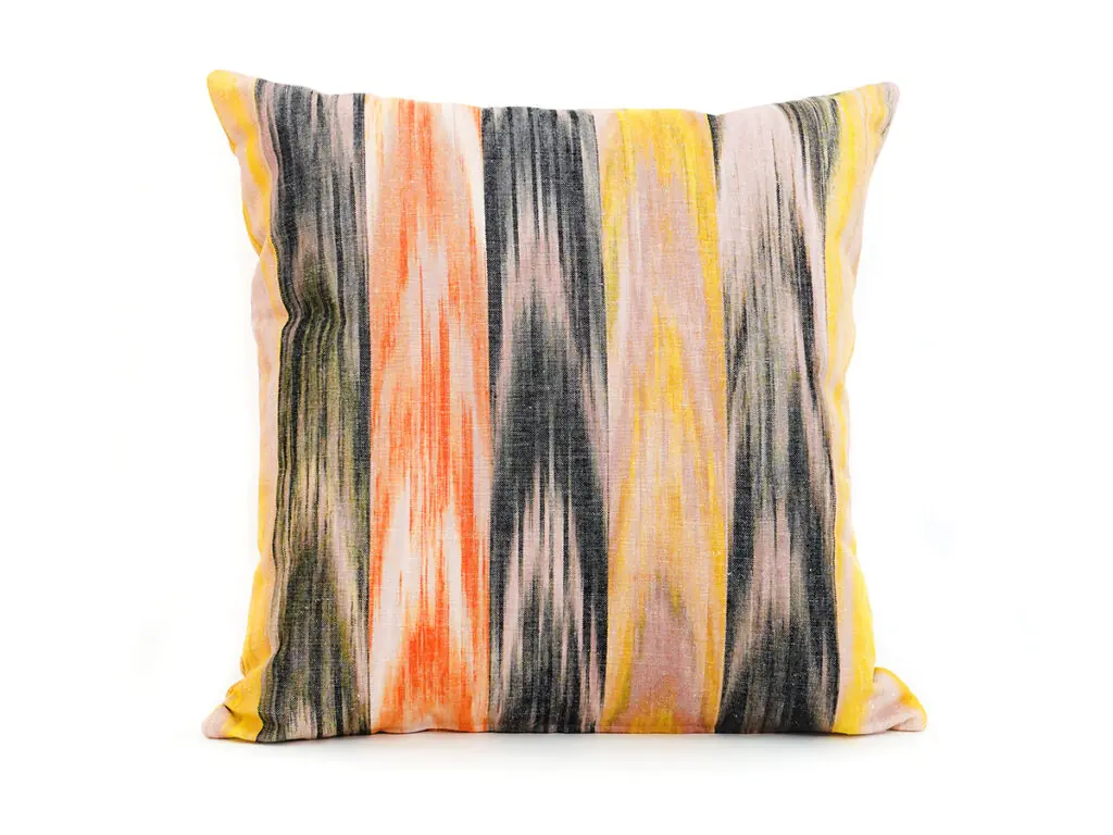 Cojín artesanal modelo 200 en color beige con tejido mallorquín de Teixits Vicens