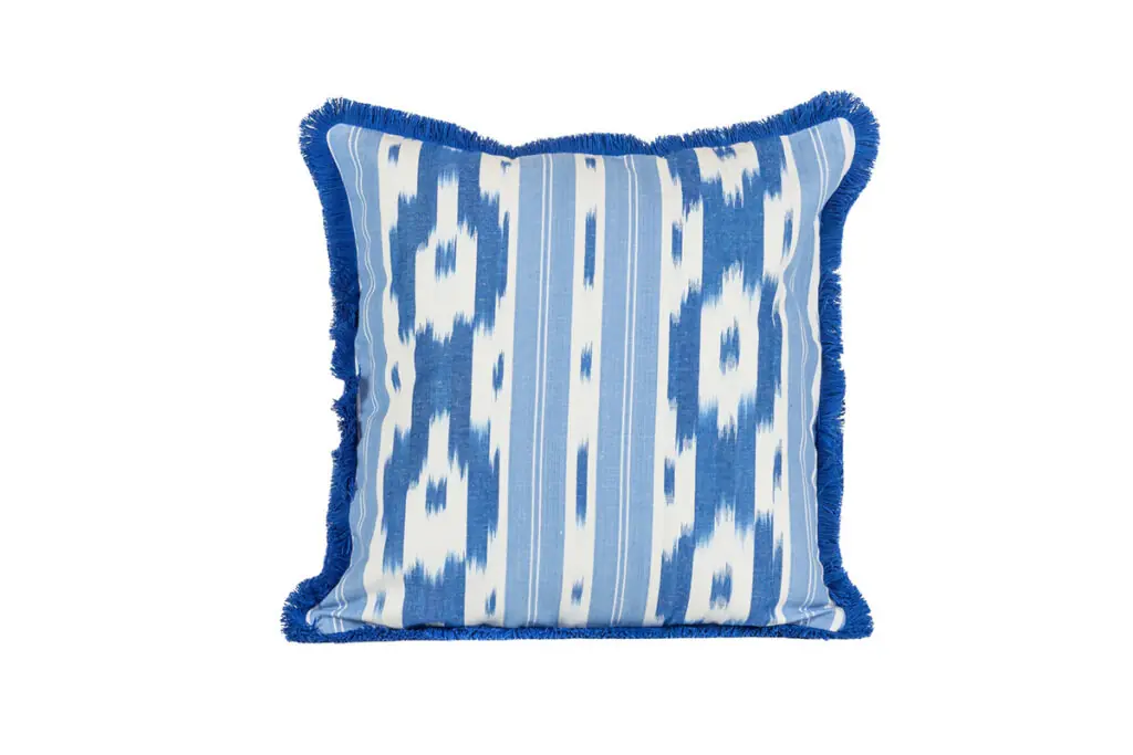 Cojín artesanal en color azul de Teixits Vicens, tejido mallorquín tradicional